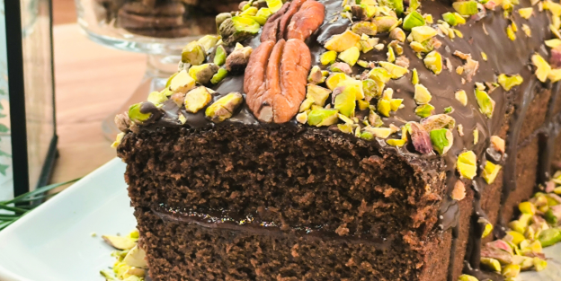 Piernikowe ciasto z powidłami śliwkowymi