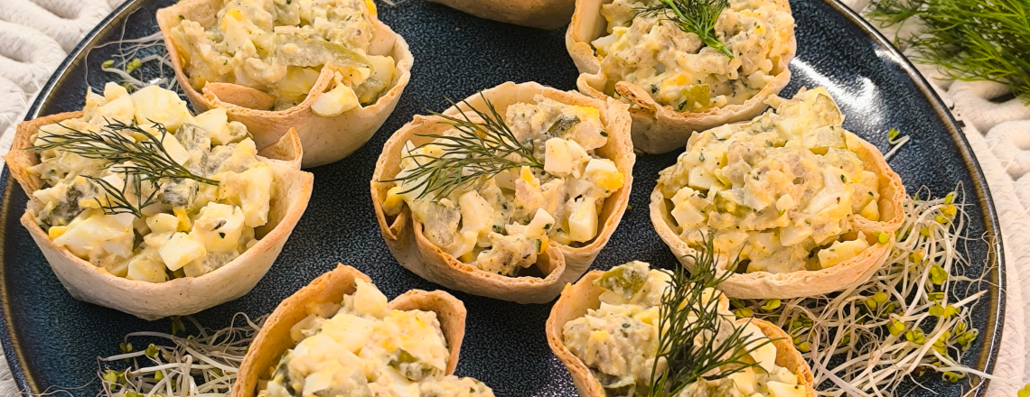 Koszyczki z tortilli z białą kiełbasą