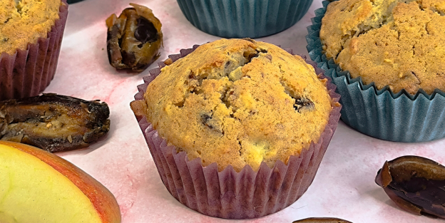 Muffiny z jabłkiem i daktylami