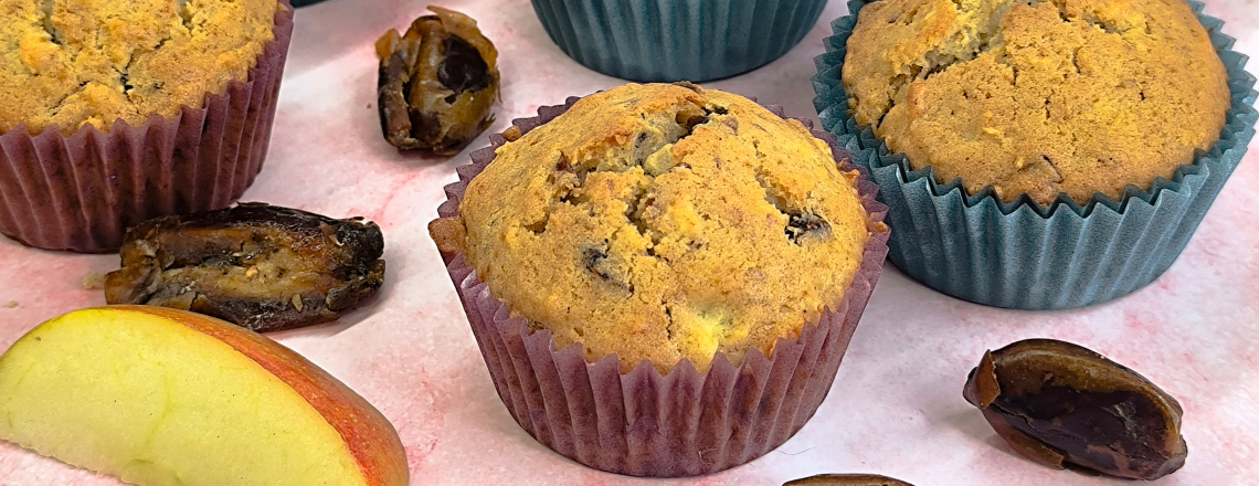 Muffiny z jabłkiem i daktylami